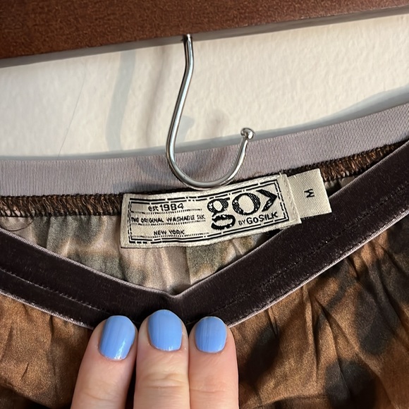 go by gosilk Crinkle Cut Jacket and Skirt Set in Chai Society 100% Silk Size M - Picture 6 of 16